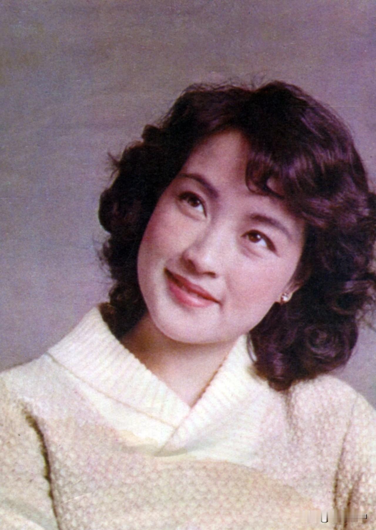 穿白毛衣的刘晓庆、赵娜、潘虹、李秀明、吴海燕、张金玲、陈烨、张百爽、张小磊、刘冬