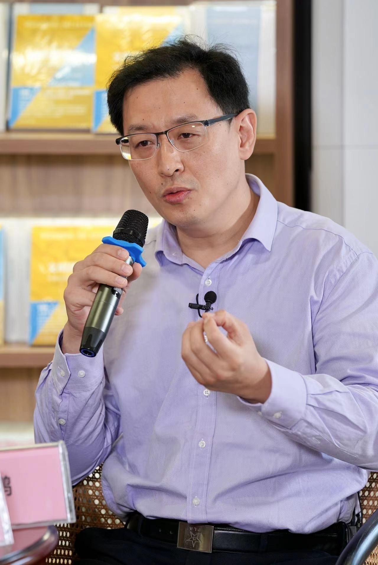 范勇鹏：美国领先绝非不可撼动！中国速度全面追赶！
   近日，复旦大学中国研究院