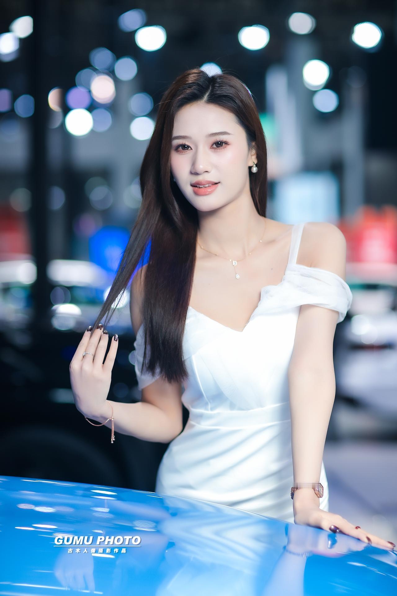 2025贵阳汽车文化节上汽大众展台模特小姐姐