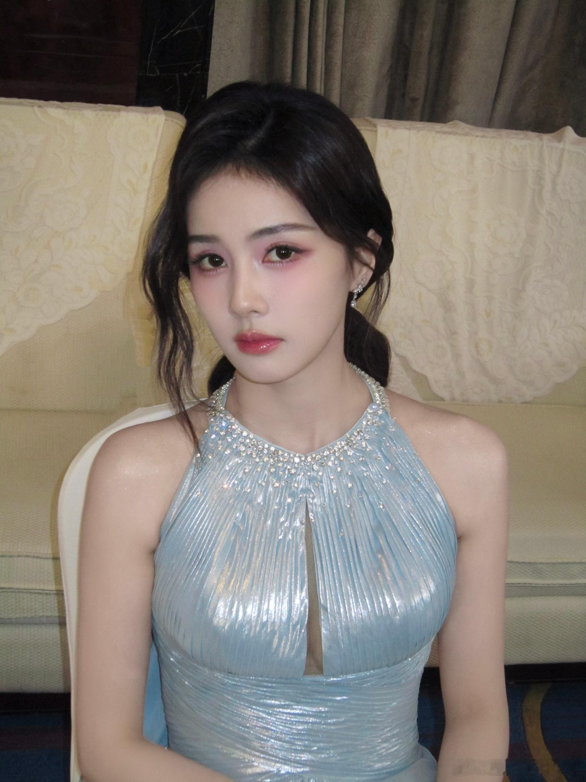 白鹿四秒出神图白鹿四秒出四张图白鹿出片只需要四秒 想要看到漂亮的白鹿只要4秒 