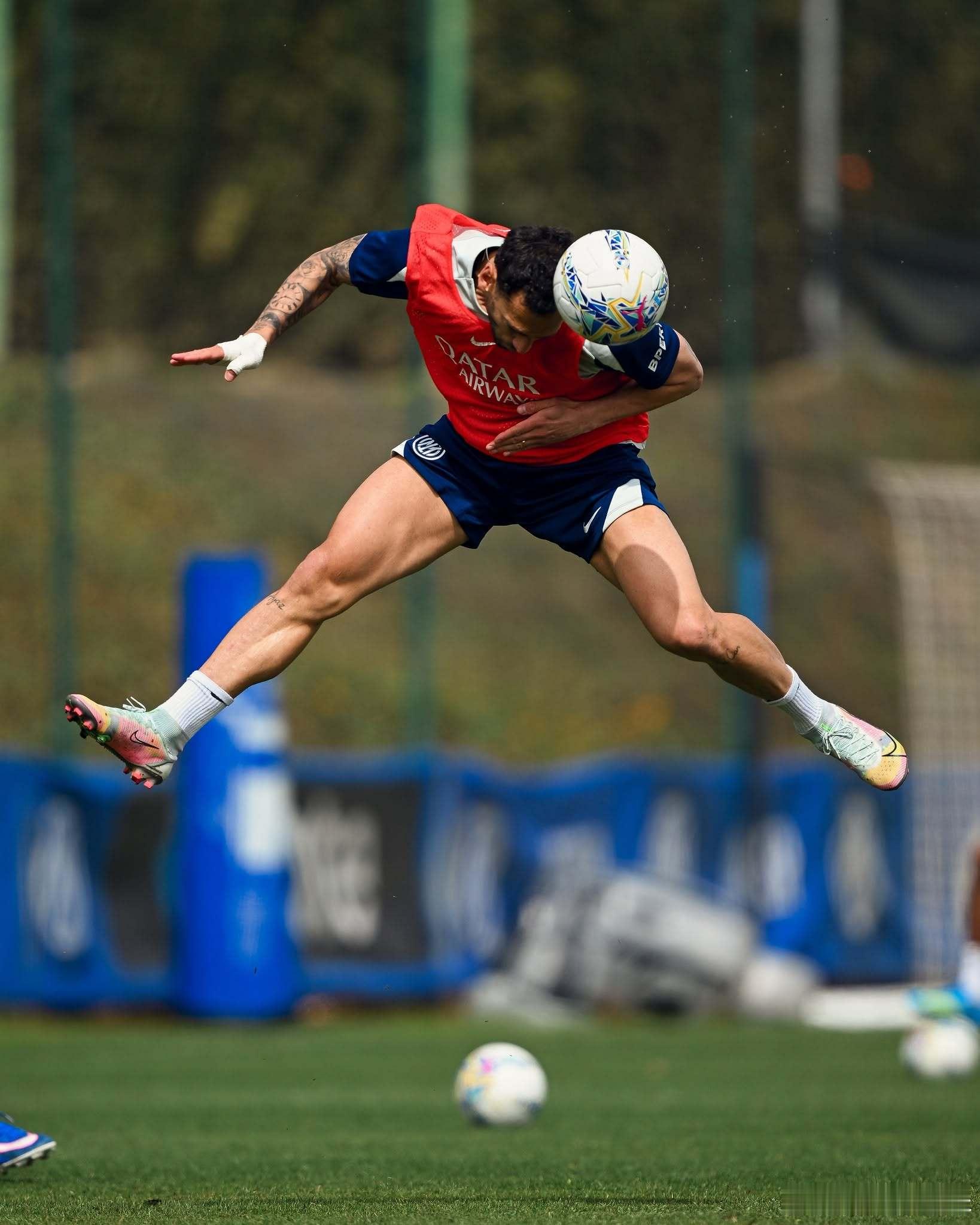 国际米兰在阿皮亚诺继续备战与科莫的比赛国际米兰意甲热点现场