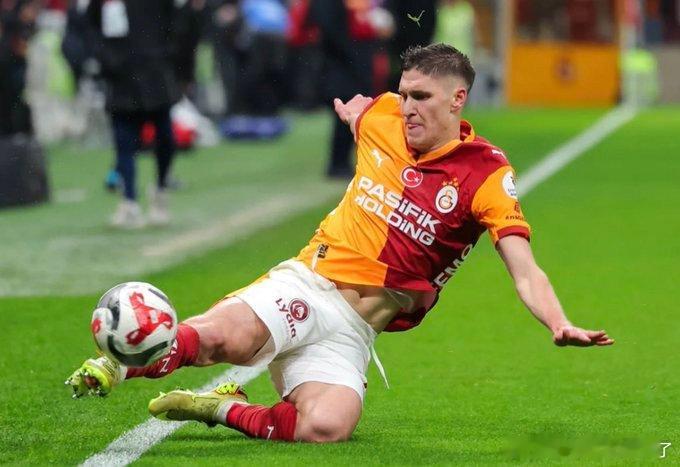 绍洛伊（加拉塔萨雷右后卫罗兰·绍洛伊的父亲）接受匈牙利媒体采访："利物浦对罗兰来