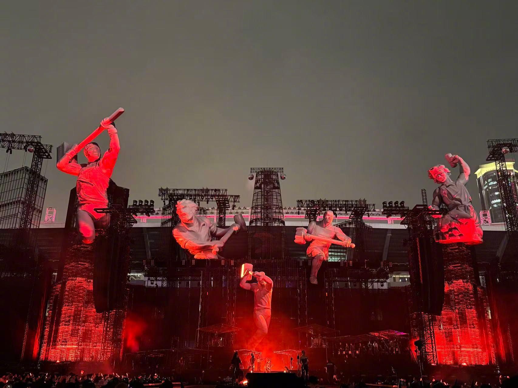 陶喆大锤八十小锤四十 从音乐才子到“工地监工”，陶喆只需要一个锤子梗！演唱会现场