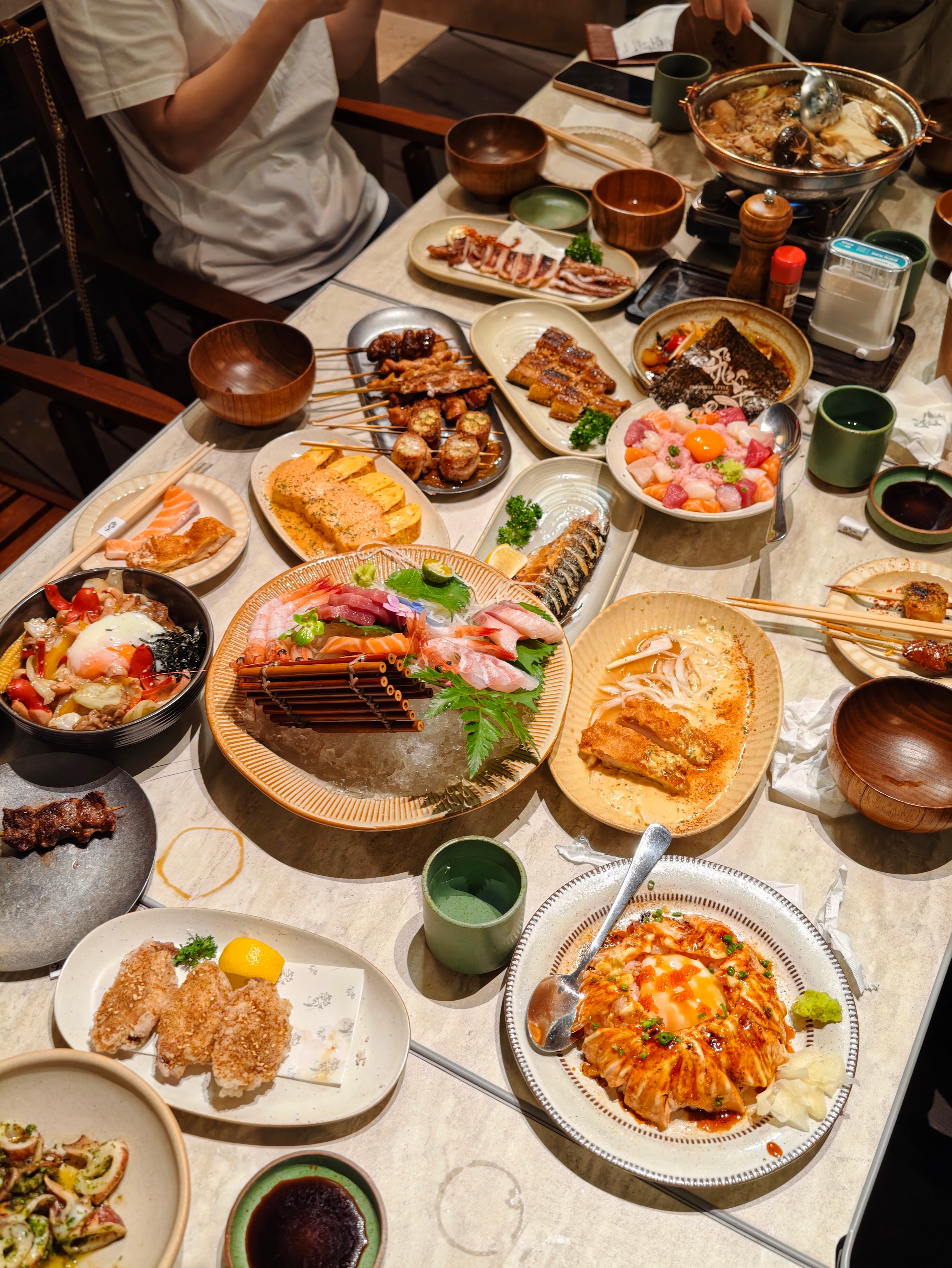 fl小姐姐请咱来西岸吃漂亮饭咯[哈哈][哈哈]西岸打工人真卷，这个点了还灯火通明