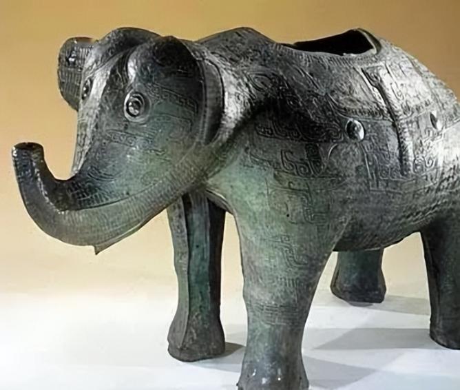 法国通过文物归还法案，最尴尬的就是英国了。毕竟当时是一块抢的，如今法国做出这一决