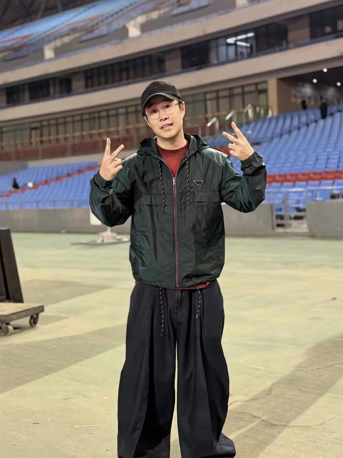 刷到小沈阳10天里两次挂急诊，
我第一反应也是：
他这是折腾啥呢？又不是没钱，请