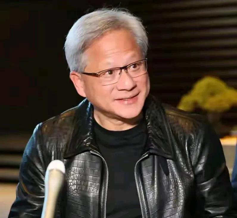 英伟达摊上事了，被网信办请喝茶！
黄仁勋本以为可以靠倾销H20芯片大赚一笔，结果