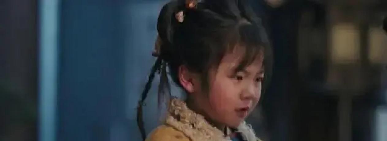 地铁上刷《锁心劫》预告，张凌赫齐晏白发逆生长，七道染发竟耗四小时命？

这白发不