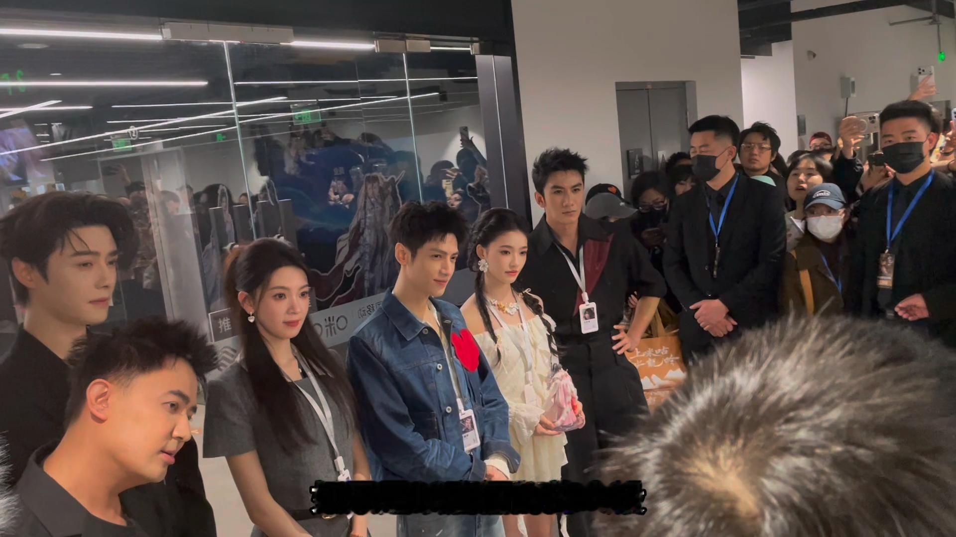 罗云熙四川话报菜名 《水龙吟》剧粉狂喜！罗云熙被问唐俪辞爱吃的成都小吃，当场用四