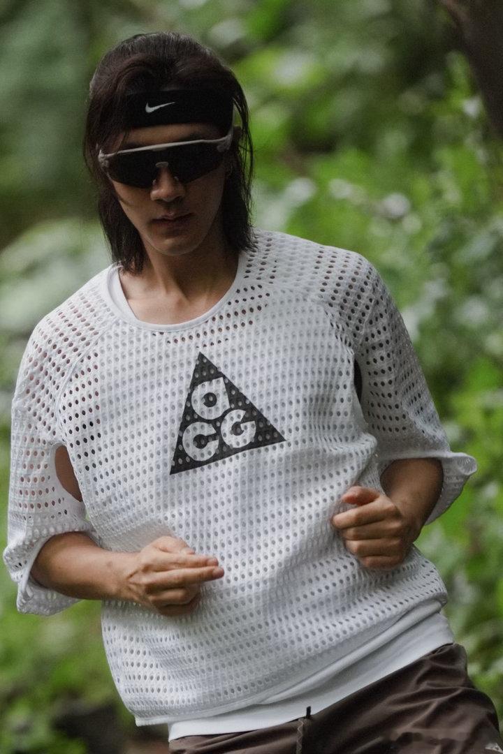 此沙刚从山里训练完回来此沙高精力人群在山野间潜心打磨本领，日复一日坚持自律，满满