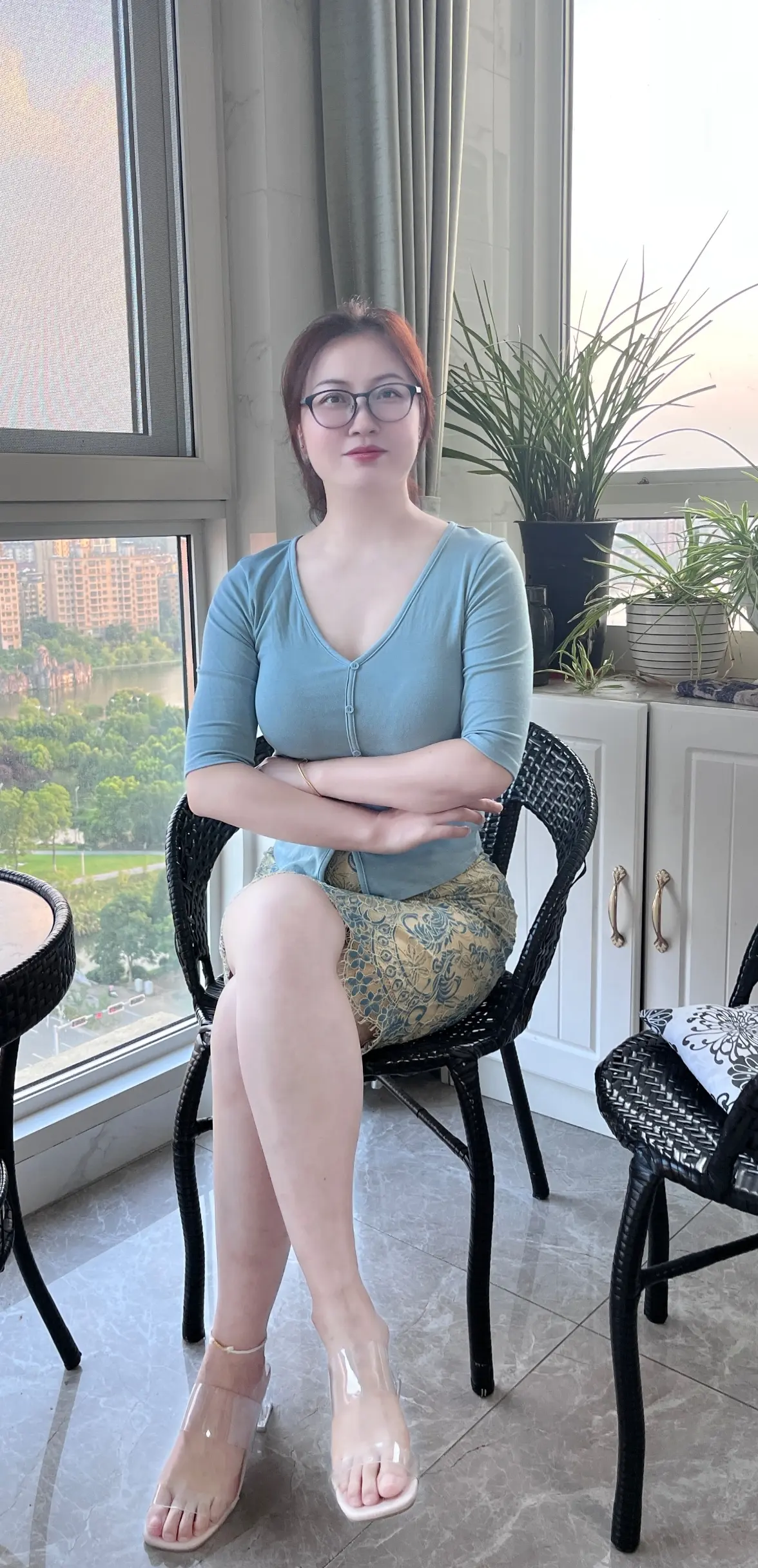 以后花钱千万别大手大脚了，现在的钱越来越难挣，挣一百就跟玩命似的，花一...