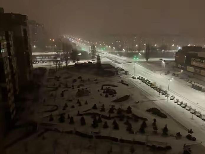 乌克兰坚持的第4个冬天，这次还能挺得住吗？
在俄军猛烈的空袭下，基辅城的市长克里