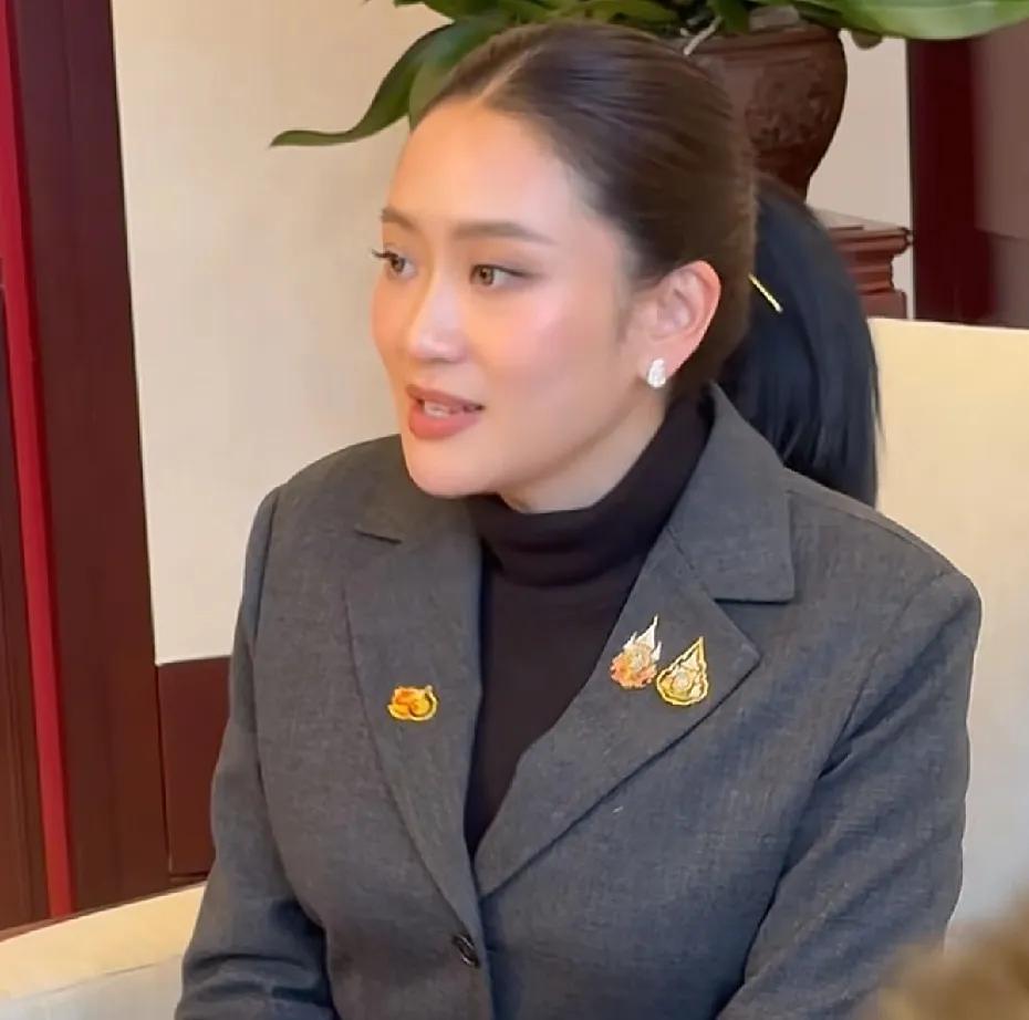 泰国柬埔寨打仗，却无故中伤印度。
印度：我泱泱大国，不配吗？太不把我放眼里了。