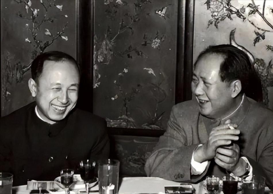 [微风]1964年，毛主席接见钱学森，并问道，我们的导弹能打到夏威夷吗？钱学森的