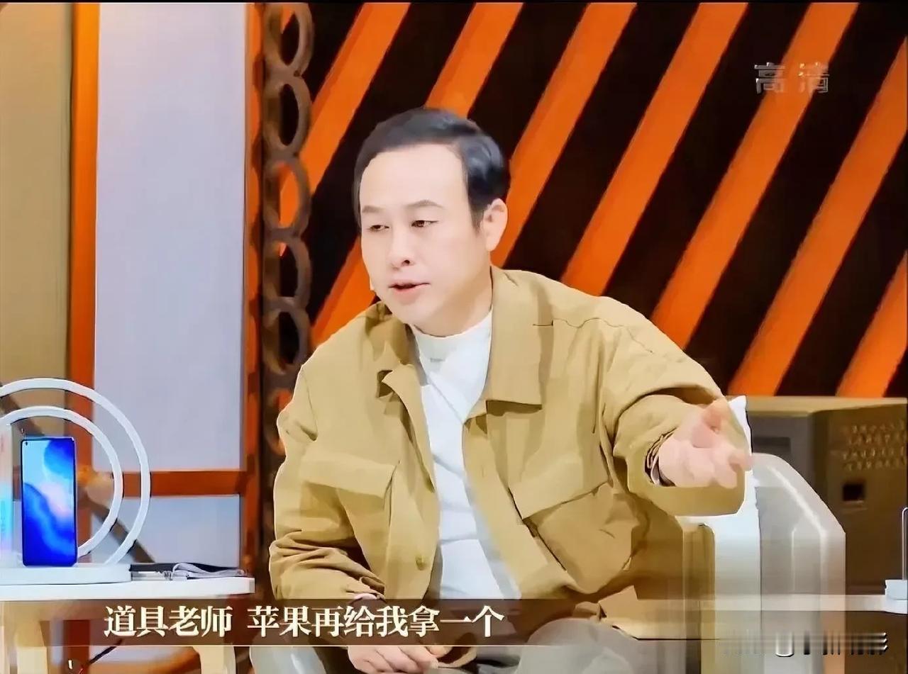 演员张颂文爆料：当年拍《隐秘的角落》时，有一场戏，李梦即兴发挥，把一个苹果拿到手