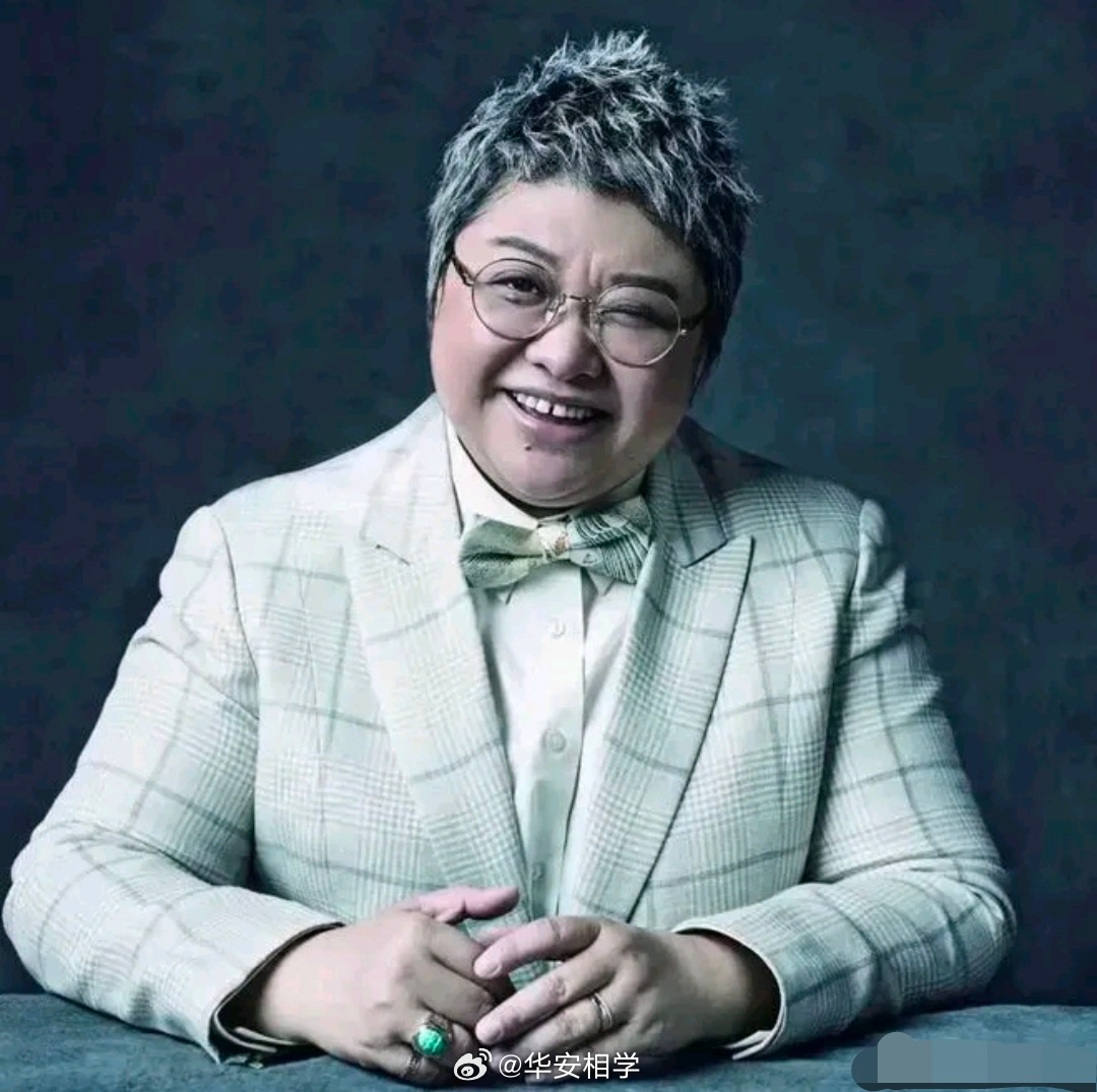 韩红，她的相骨少肉多，人一直很胖五行属水，水主智，有一定的才气，自然也有财。她能