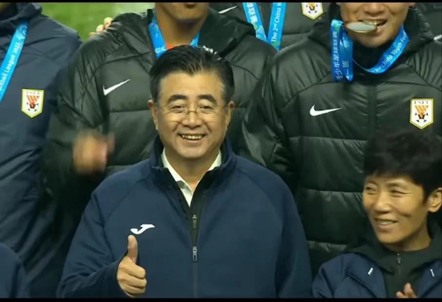 新任中国足协主席宋凯，亮相潍坊奥体。