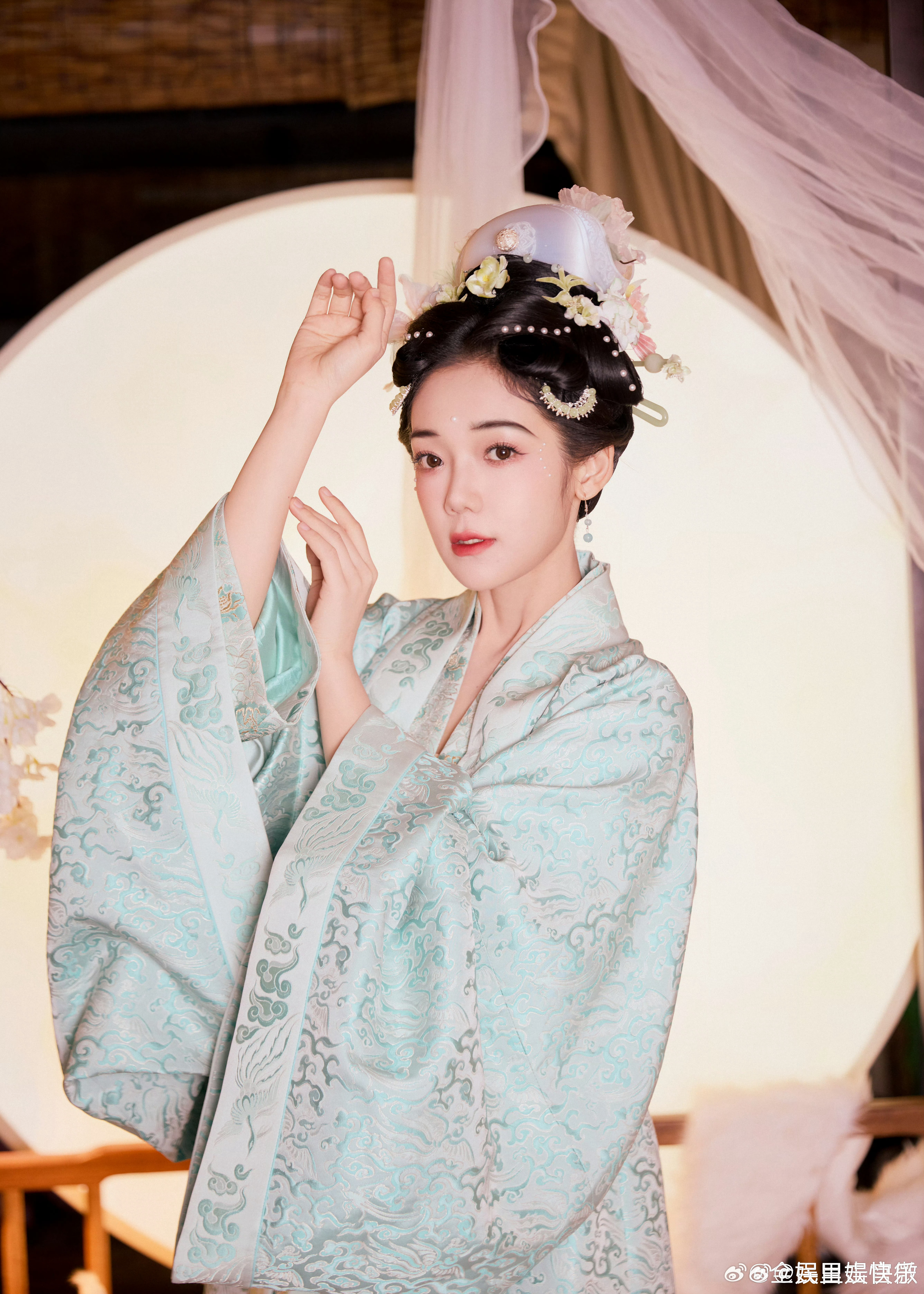 希林娜依高央视元宵造型希林娜依高元宵宋制造型 被希林娜依高的元宵造型美到窒息！宋