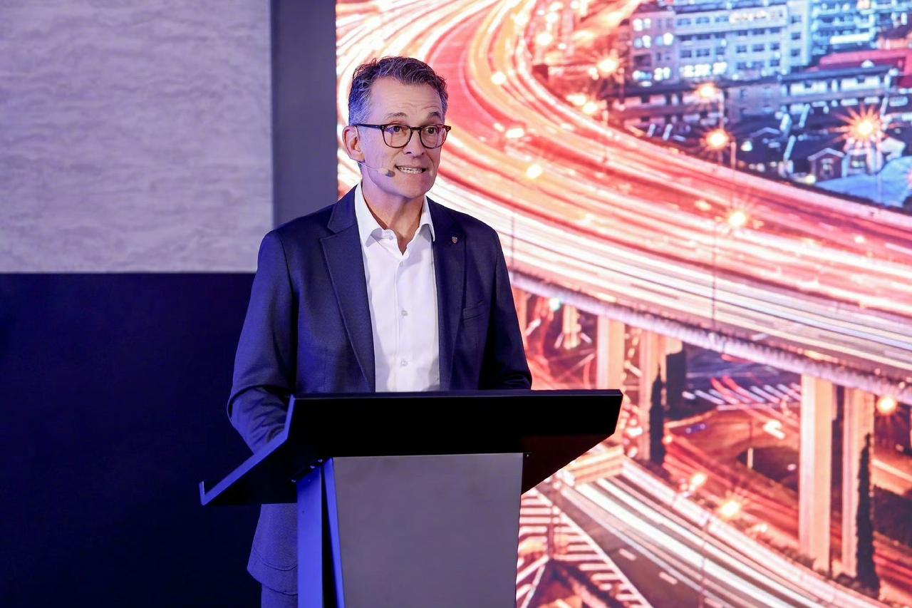 保时捷认错：停产Macan是个错误！😲 
前CEO奥博穆承认当初觉得纯电Mac