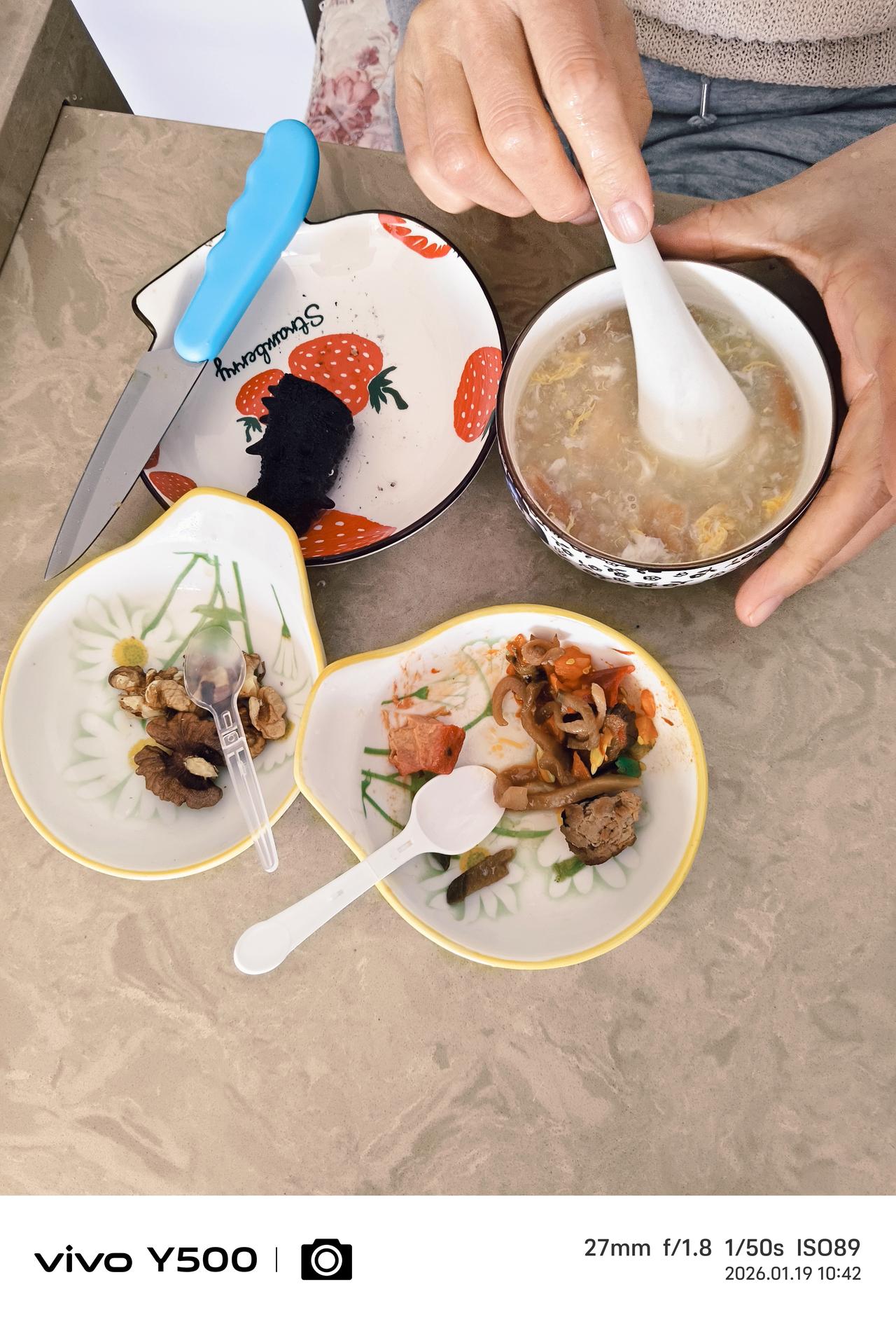 寒冬腊月，寒酸的早餐，依然坚强不抱怨。