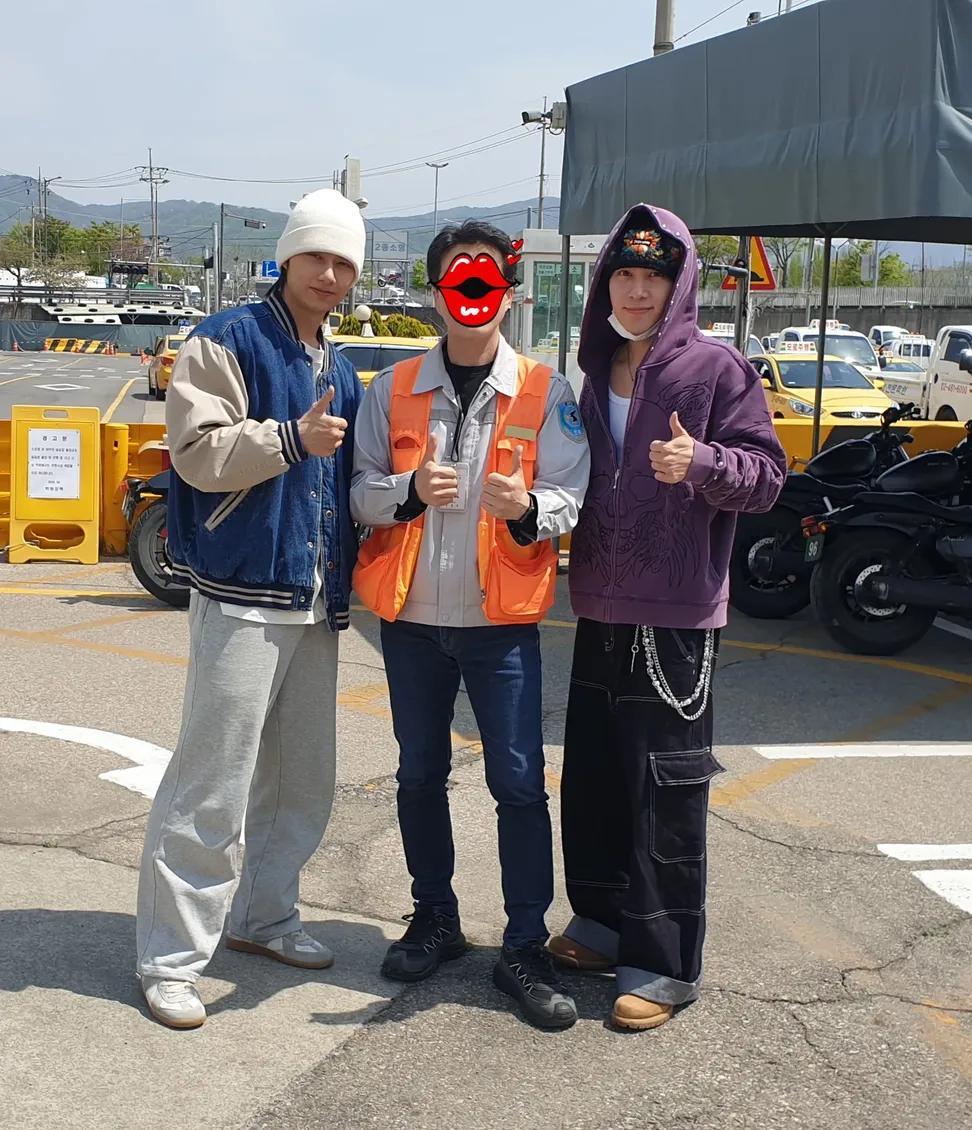 一起拿到了摩托车驾照的文俊辉 x 黄冠亨 