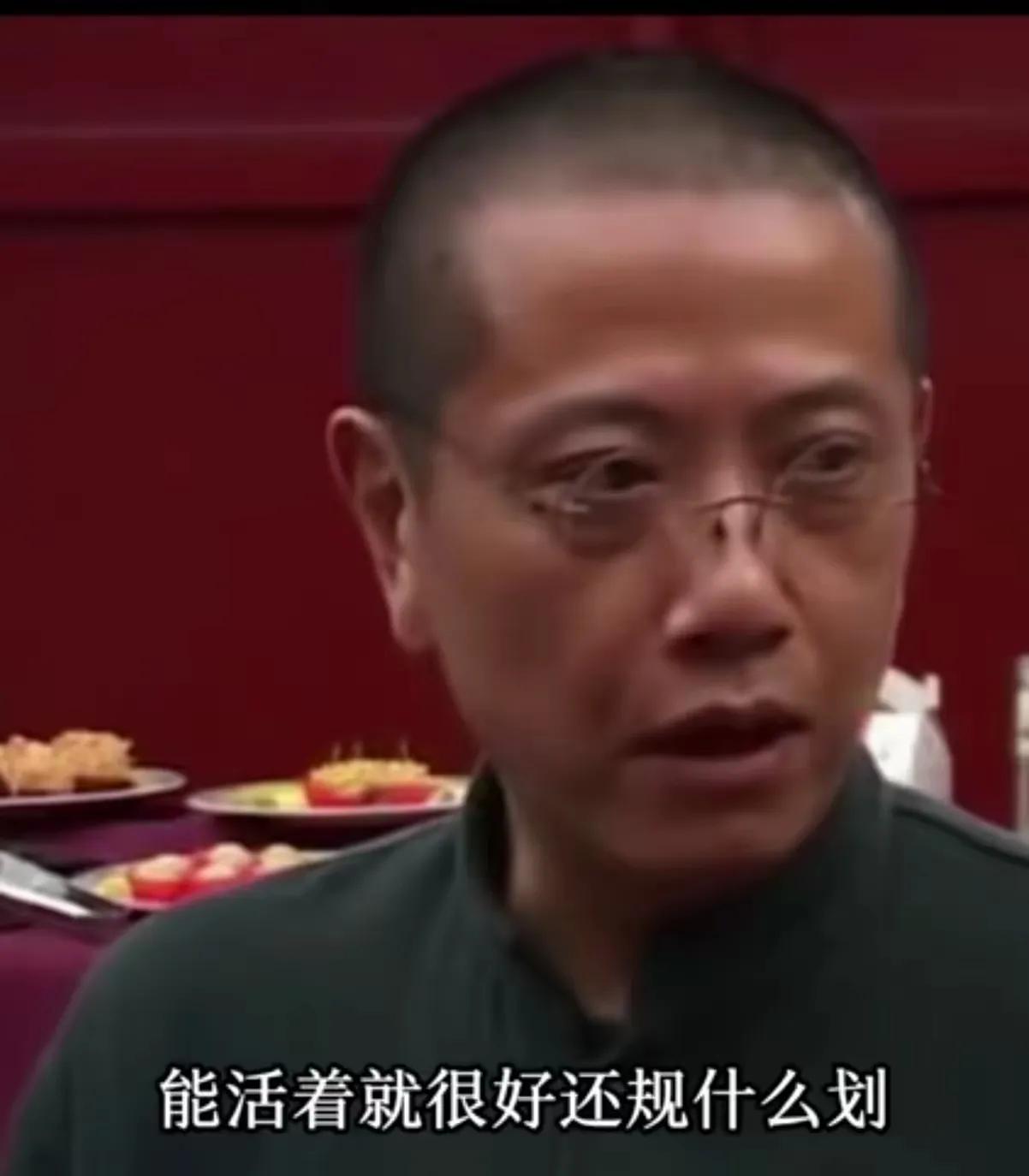 陈丹青教授是知名的旅美学者，回国后，在很多场合公开发表言论，赞美美国社会和人民的