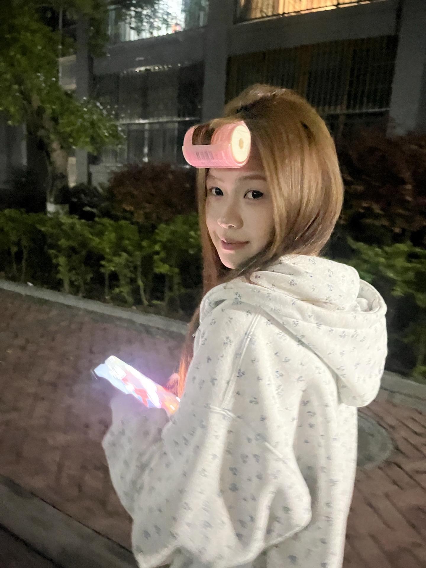 你怎么现在难过都不换头像了 也不什么事都跟朋友说了 你是长大了吗 好可怕