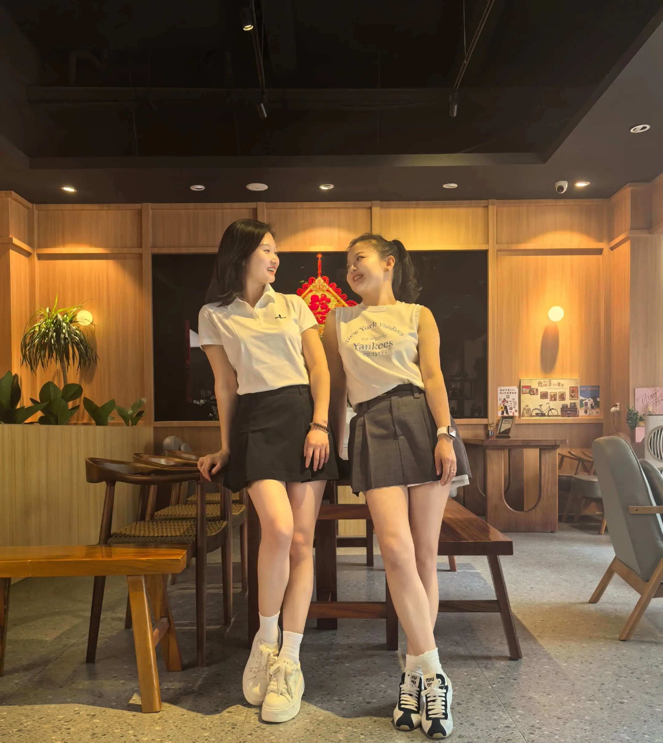 我喜欢深存感恩之心又独自远行的女人。知道谢父母，却不盲从，知道谢天地...