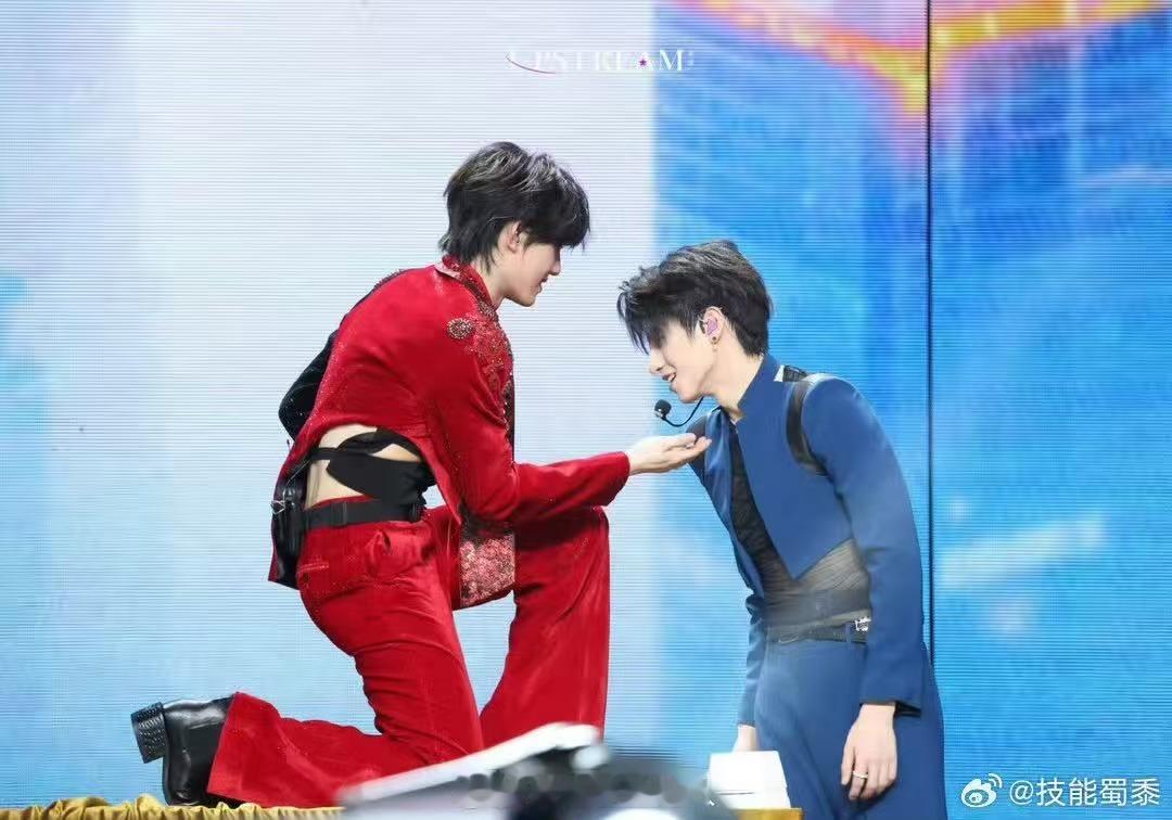 朱志鑫苏新皓罗生门双人舞台朱志鑫苏新皓终于对唱罗生门 朱志鑫和苏新皓这个罗生门舞