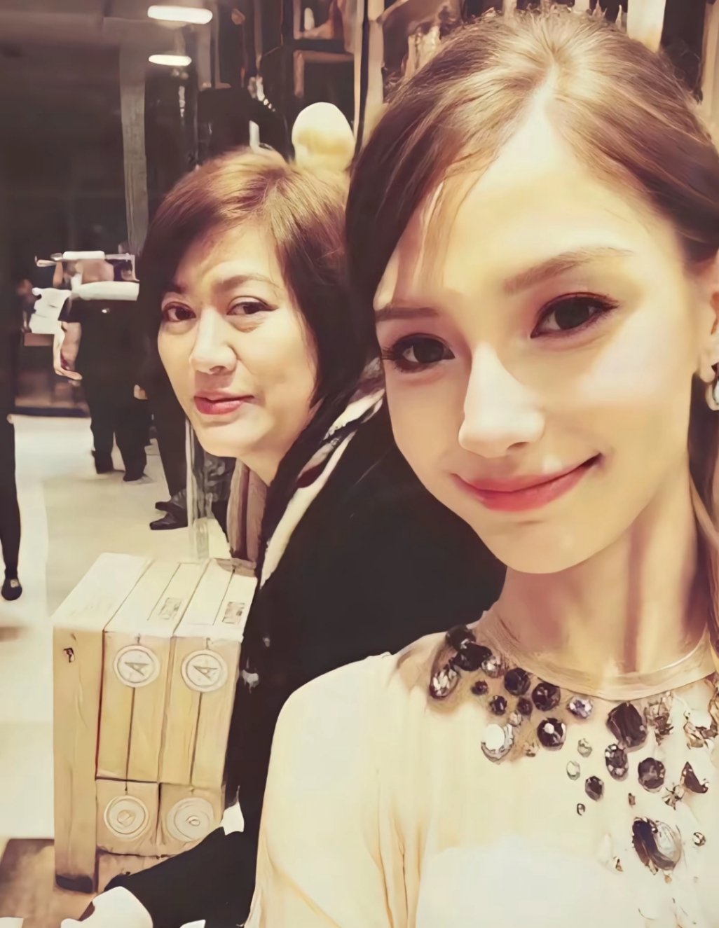 【Angelababy】漂亮的眼睛该流幸福的眼泪Angelababy是仿妆博主的
