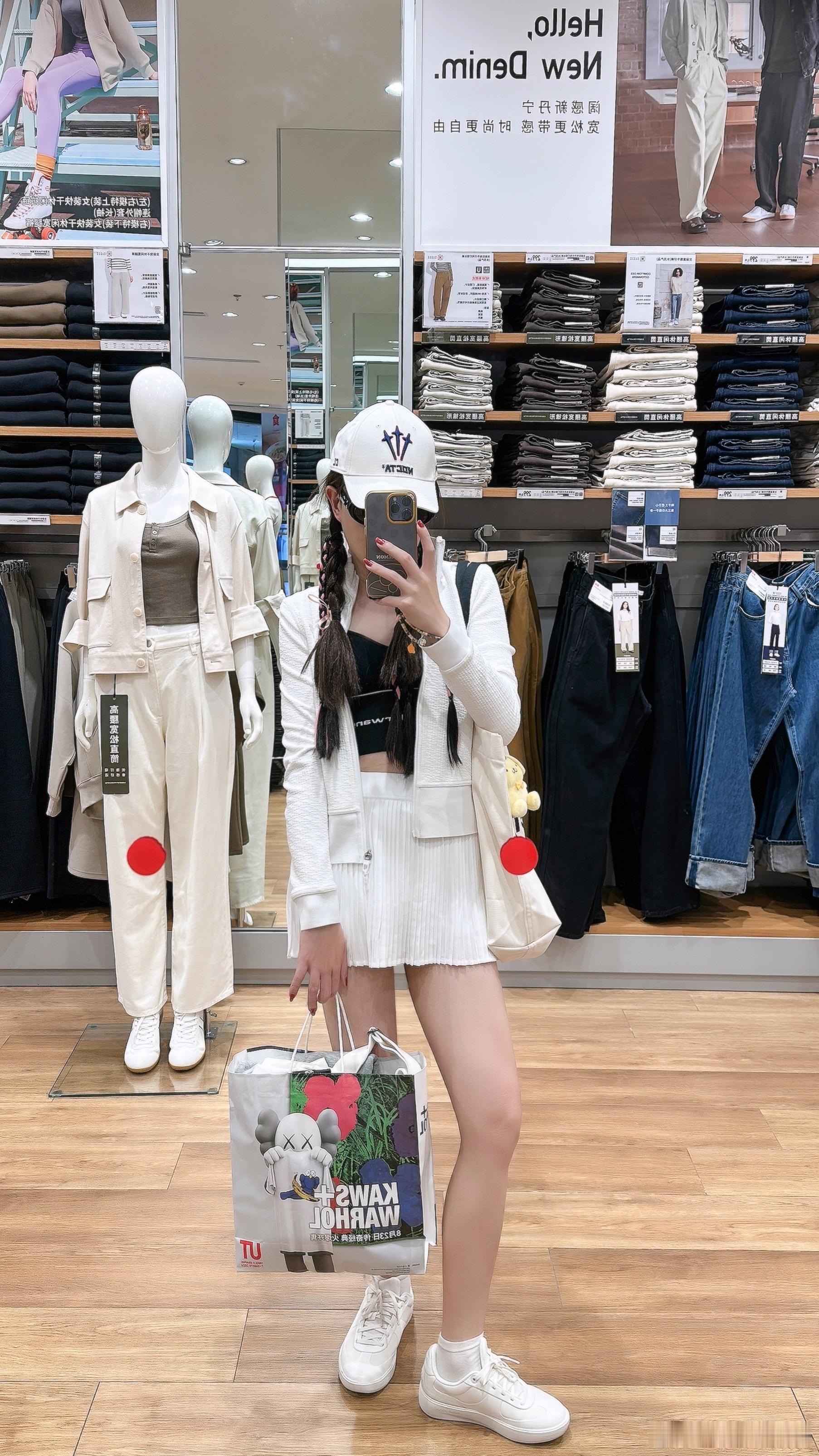 我也是没谁了[笑cry]昨天逛街拍look然后打游戏贼晚，今天天没亮起来跑步然后