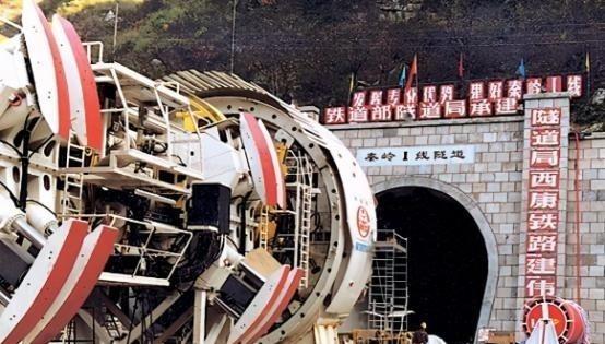 1997年，中国修建秦岭隧道时，找德国购买盾构机，德国鼻孔朝天：3.5亿一台，拒