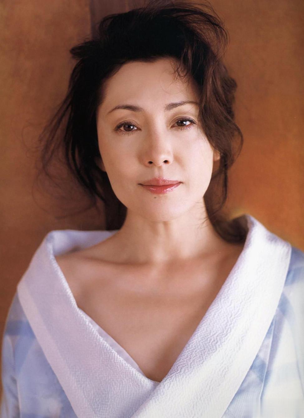 #日本[超话]##人像摄影[超话]# 松坂庆子。 ​​​