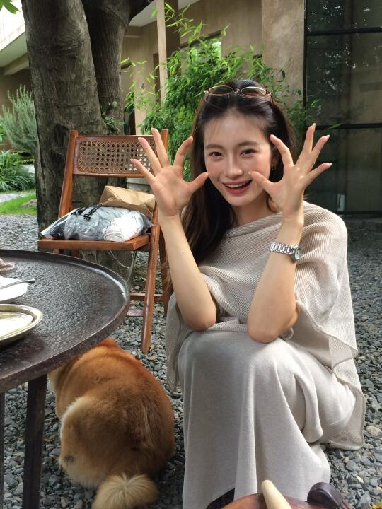 熟女与甜妹的极限拉扯