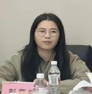 总共六次调解，开始的两次都是彭某某父母去的，因为闵先生的不接受，一定要彭某某和眼