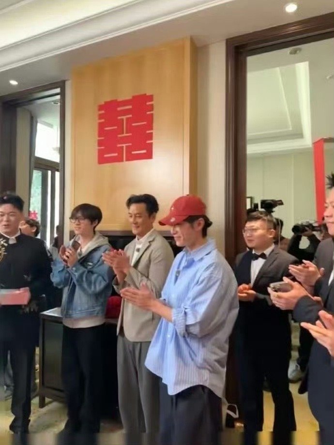 井胧上一秒误闯婚礼下一秒受邀婚礼风华合伙人 刚在节目里误闯别人婚礼，现实里就收到