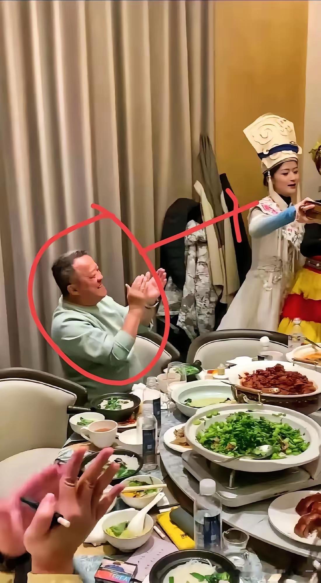 应该有很多人都不喜欢他吧。