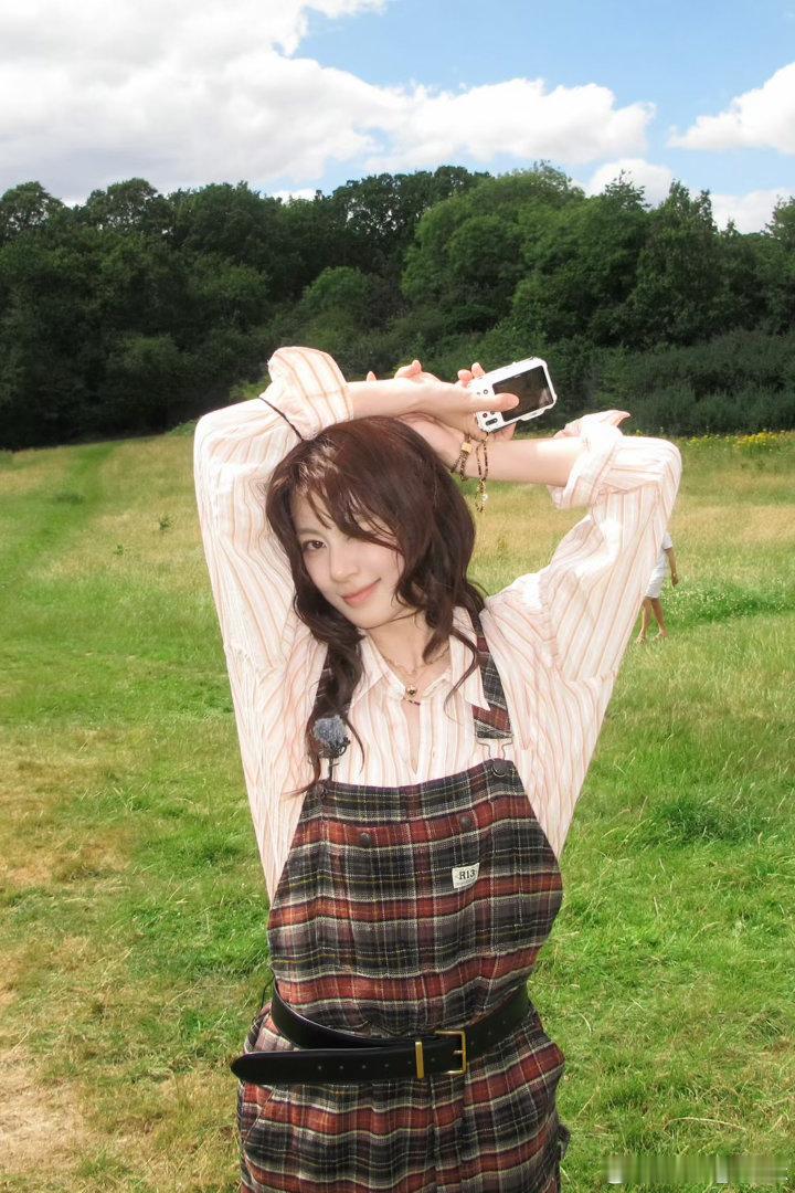 赵昭仪给花少小妹王可提建议赵昭仪给新一季的小妹王可提建议：年轻人不要怕犯错，只要