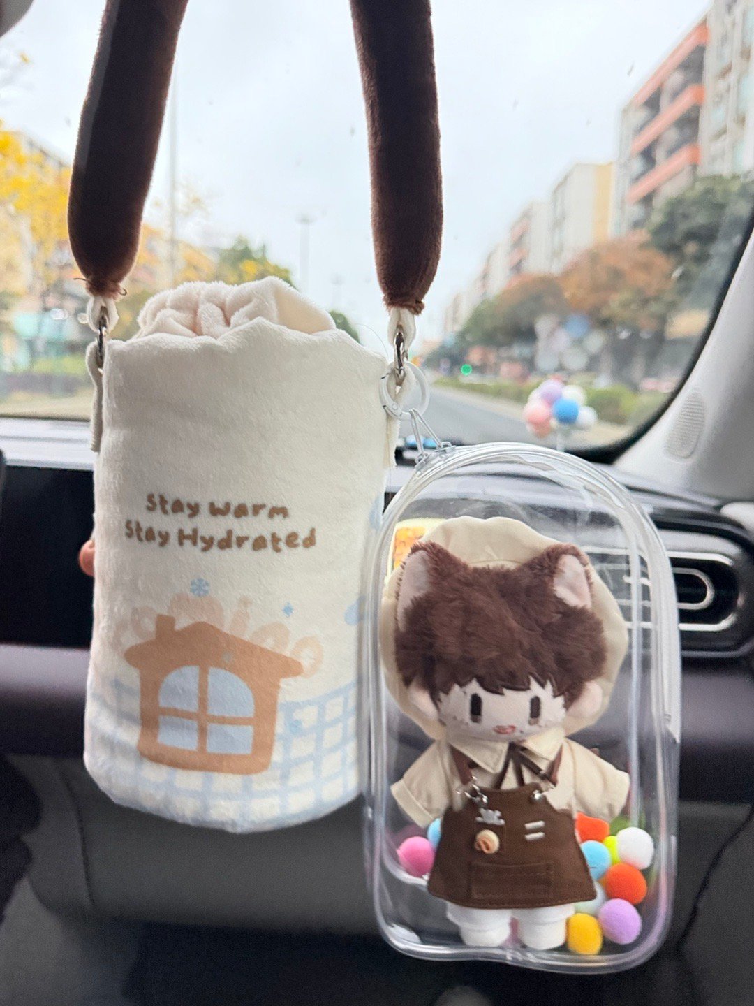 周深  辛苦我的嫑杯和可可啦，一早就要一起去上班