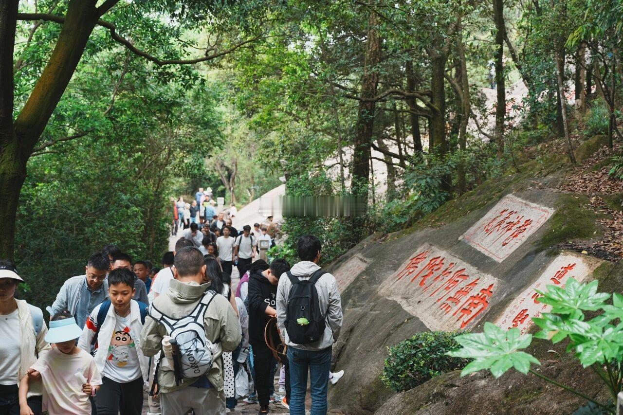 五一”假期前三天 福州鼓岭鼓山总游客量为22.52万人次其中，外地游客量近11.