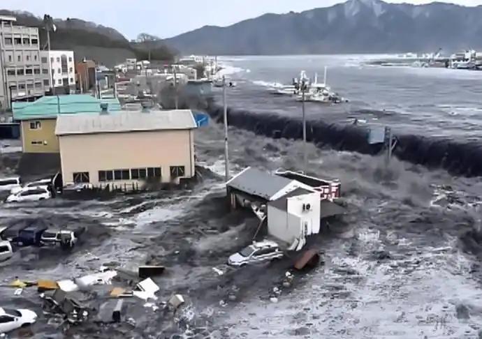 近年来，日本军事动作频频，右翼势力加速突破和平宪法，军国主义抬头，严重威胁着亚太