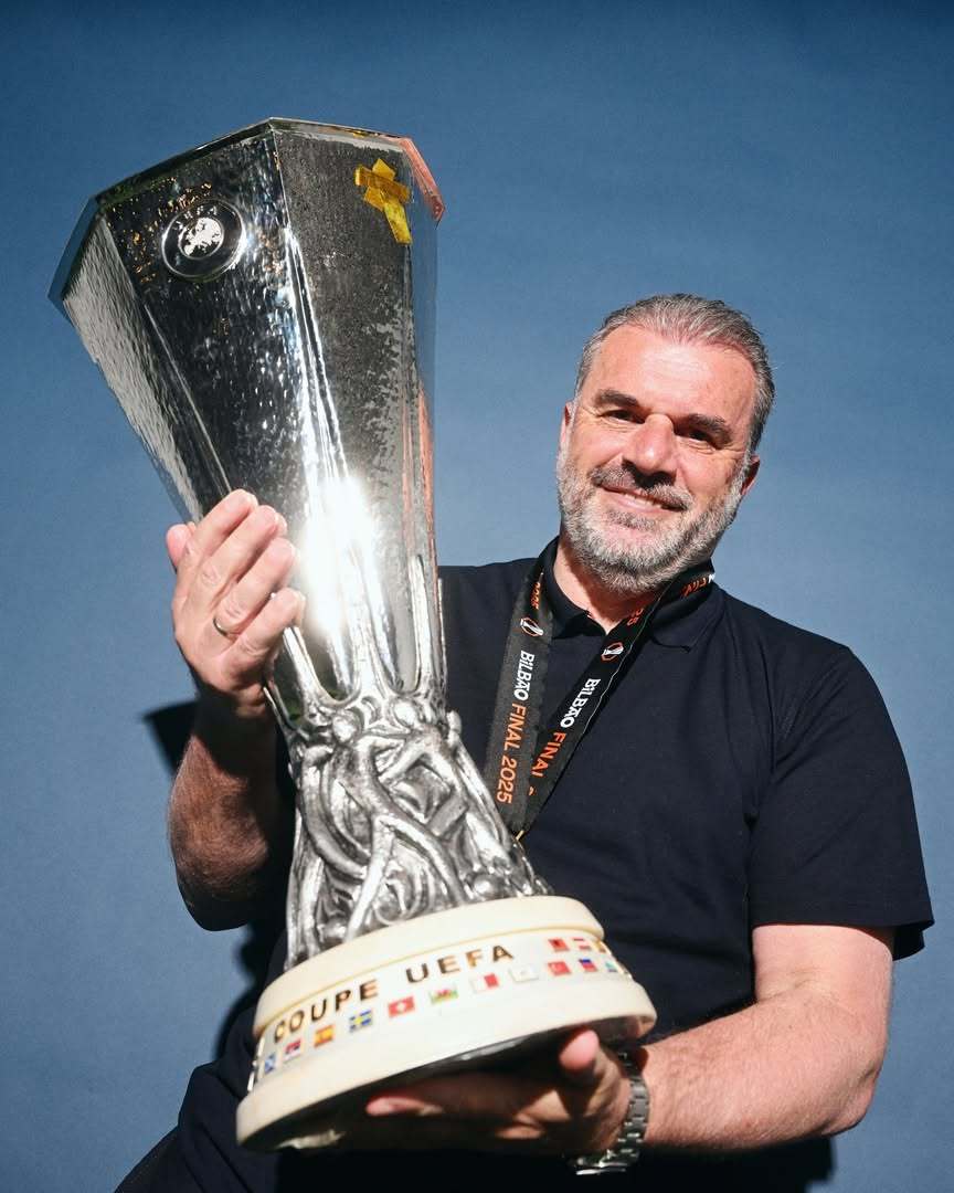 📸 人人与🏆合照！ ​​​