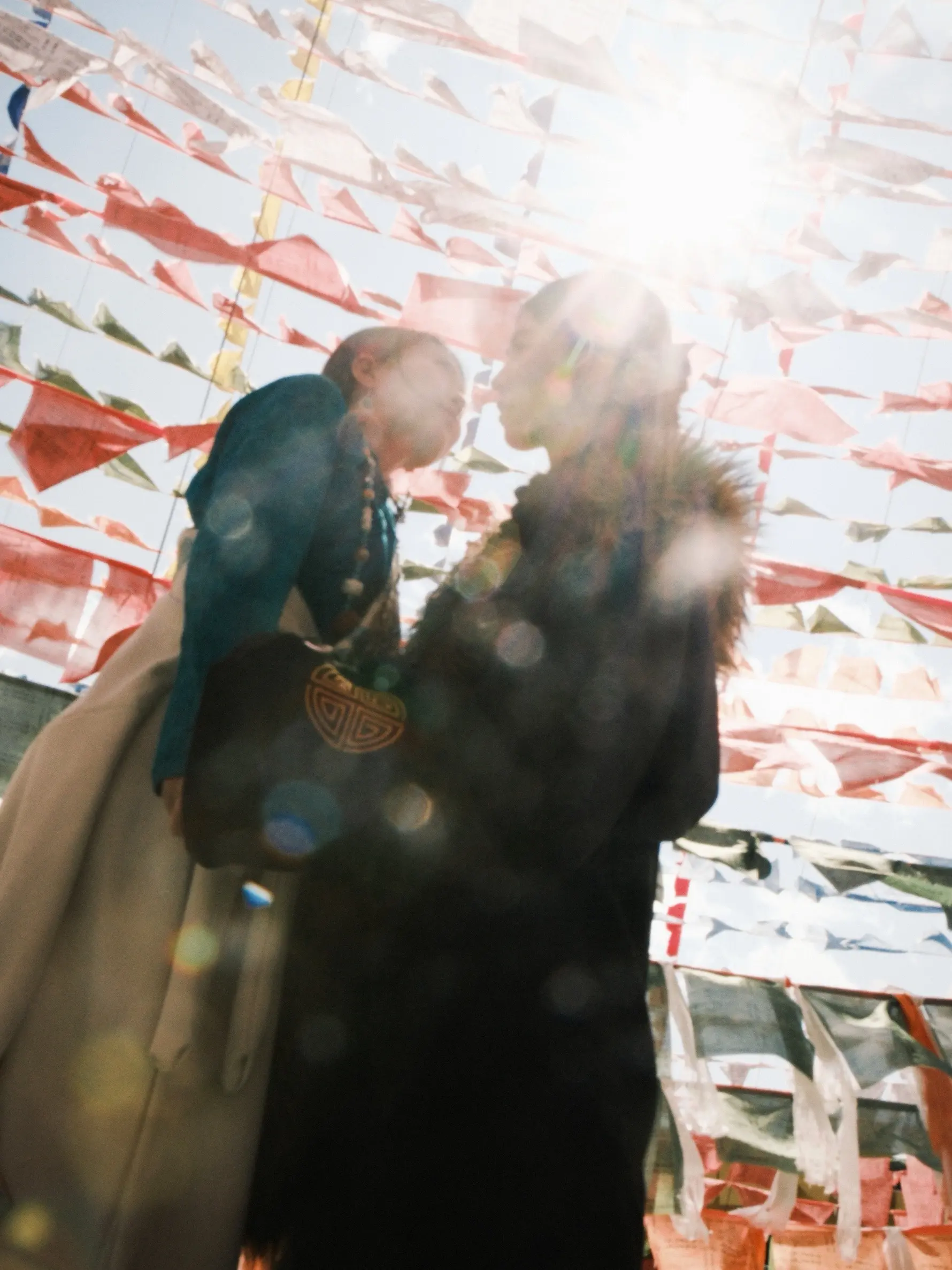 香格里拉大经幡。模特觉得很丑，我却觉得很有宿命感，所以到底好看吗？