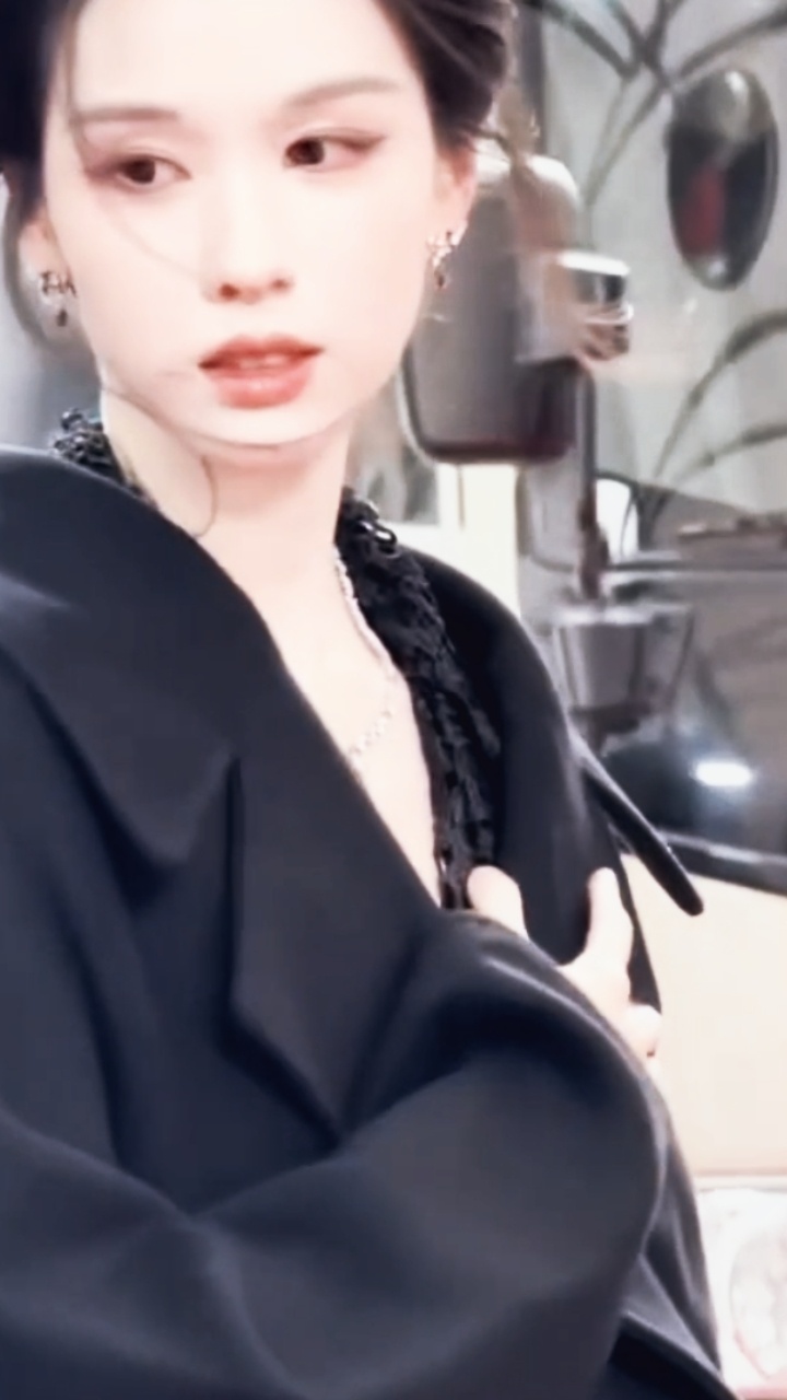 微博之夜红毯陈都灵微博之夜 这个陈都灵美的无法无天 