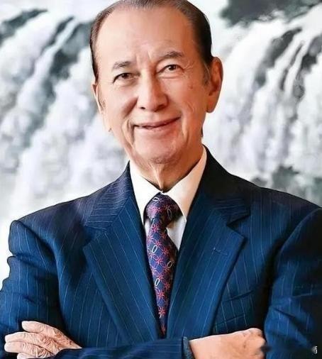 凤凰新闻“赌王”何鸿燊生前曾讲过：“等你赢了2000万打算走时，赌场不会拦你。可