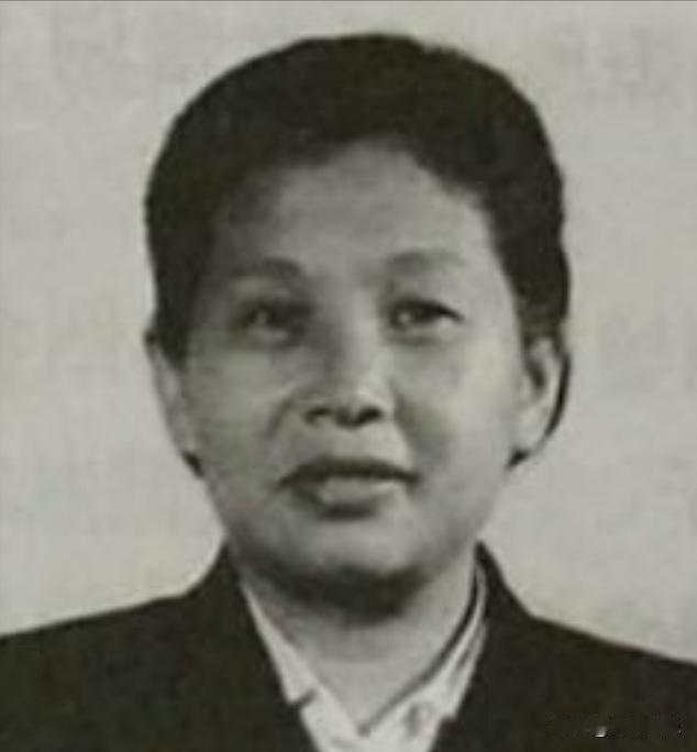 1939年，女战士徐敏准备去如厕，突然被一壮汉抱到了床榻上，对方捂住了她的嘴巴，