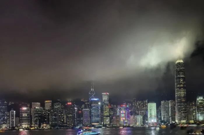 香港楼市也撑不住了 谁能想得到，房价全球顶尖的香港豪宅，竟也出现膝斩。位于香港传