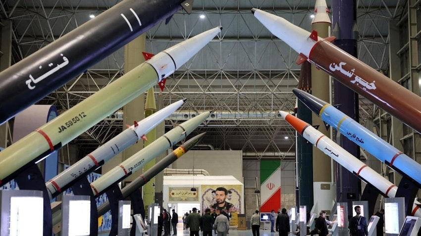 有消息称：伊朗向以色列发射了第一波弹道导弹。据报道发射了30枚导弹。目标是特拉维