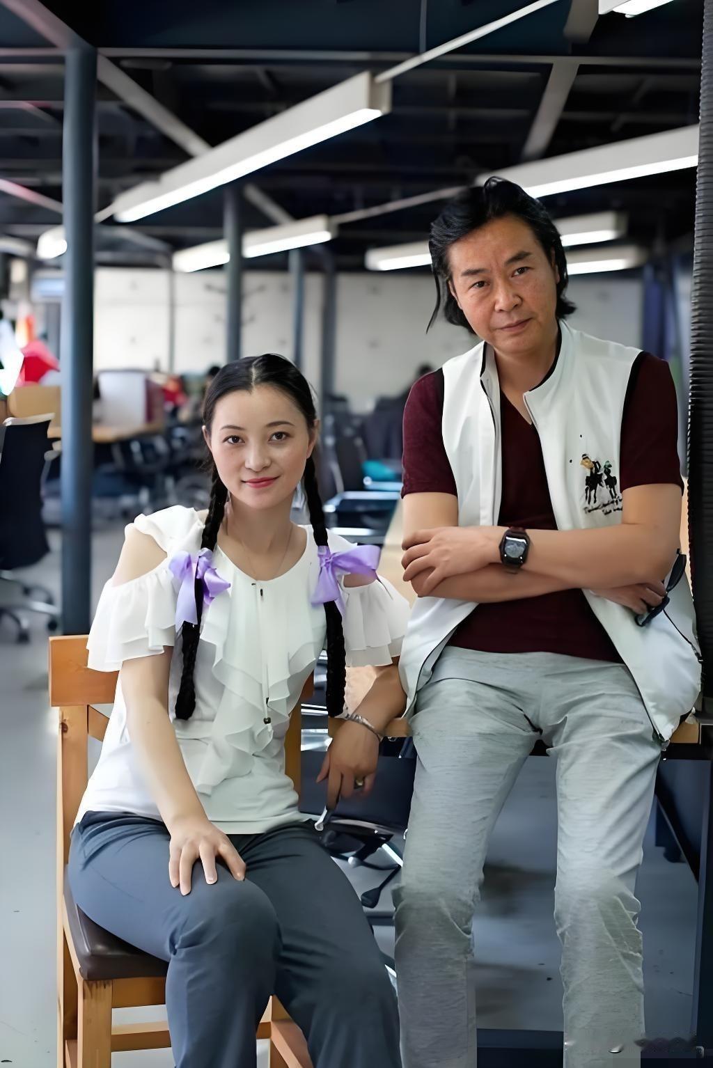 其实亦风是一个不错的男人…

他与李微漪相识于2009年，那时李微漪30岁，亦风