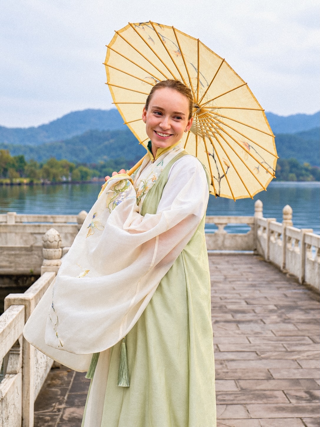 莱巴金娜挺喜欢汉服的，去年和今年都在宁波拍了美照……加油夺冠🏆网球 ​​​